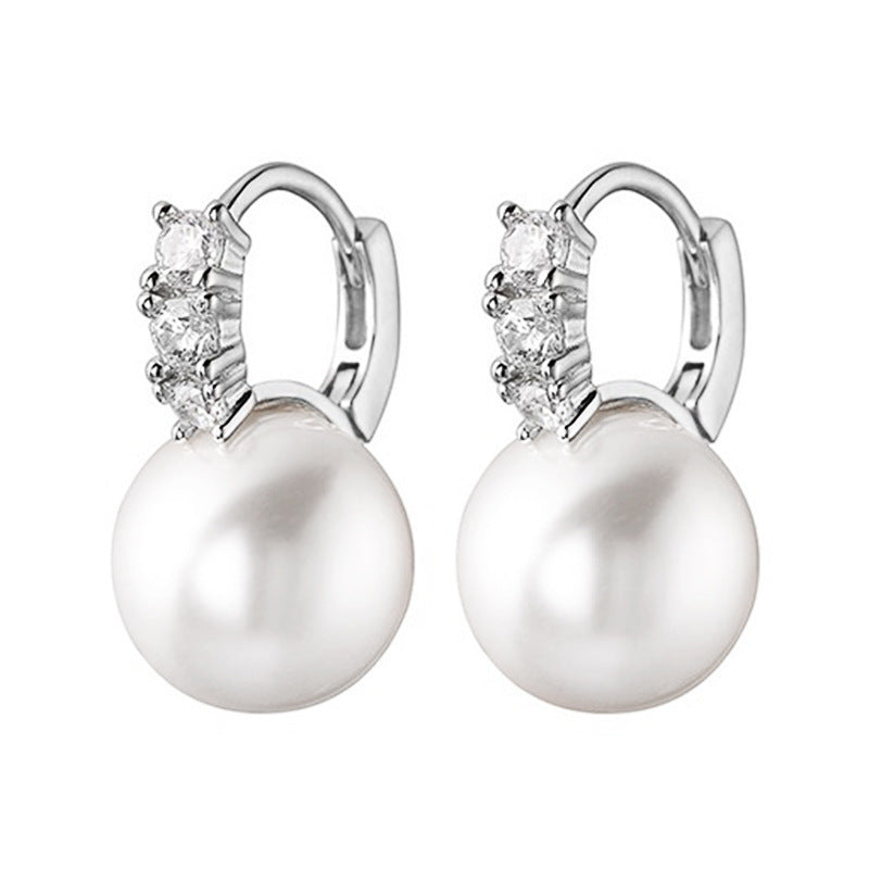 Charming Pearl Earring for Any Occasion