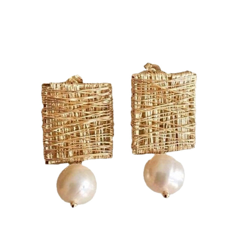 Classic Pearl Earring with Timeless Appeal
