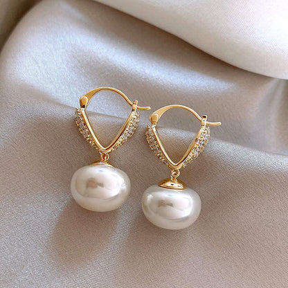 Classic Pearl Earring with Timeless Appeal