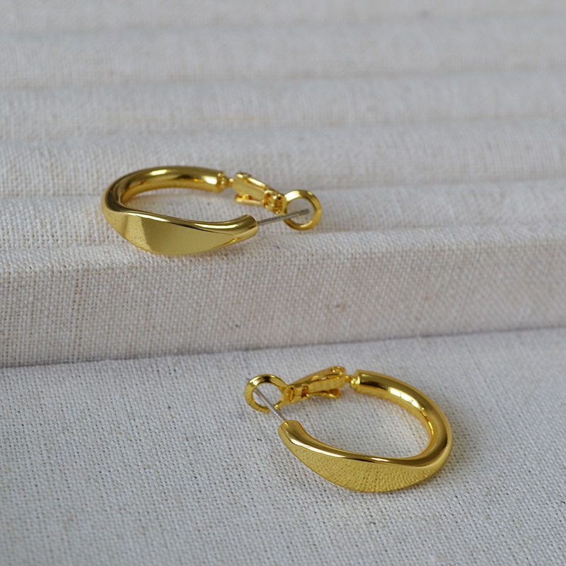 Charming Silver Earring for Any Occasion