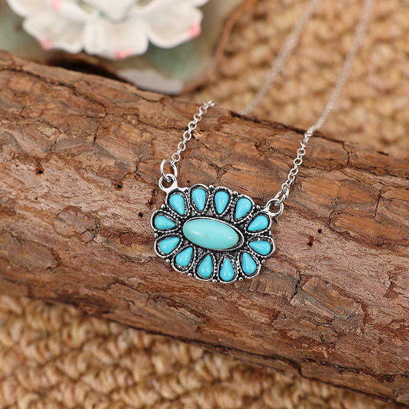 Romantic Silver Necklace for Special Moments