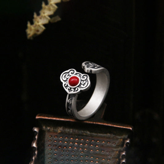 Classic Silver Ring with Timeless Appeal