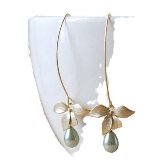 Classic Pearl Earring with Timeless Appeal