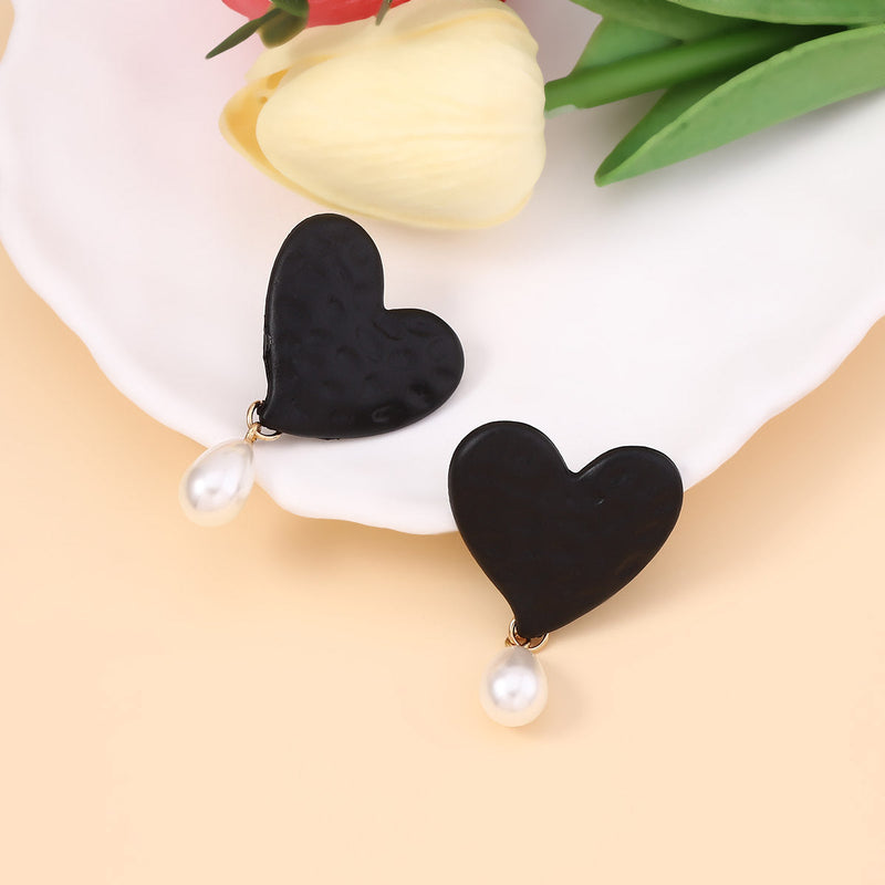 Classic Pearl Earring with Timeless Appeal