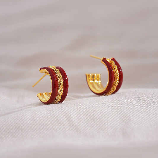 Charming Gold Earring for Any Occasion