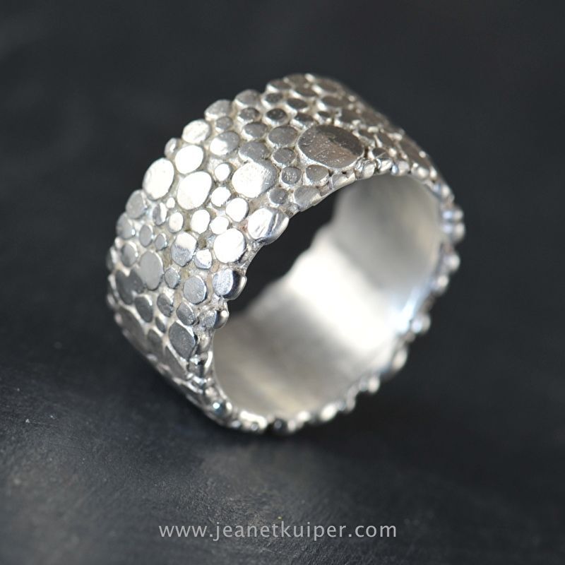 Charming Silver Ring for Any Occasion