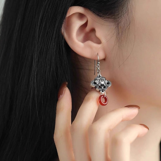 Romantic Silver Earring for Special Moments