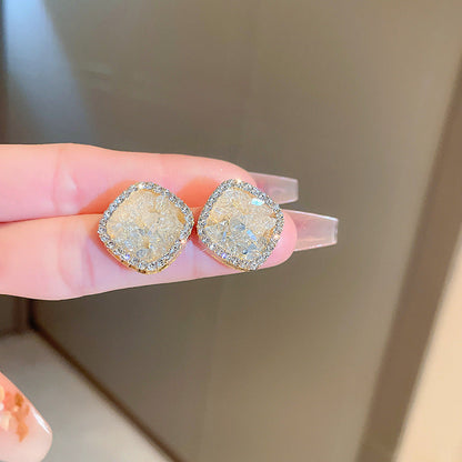 Beautiful Pearl Earring with Unique Style