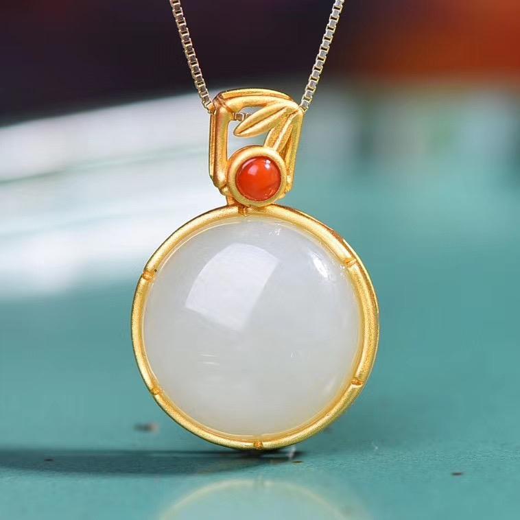 Beautiful Gold Necklace with Unique Style