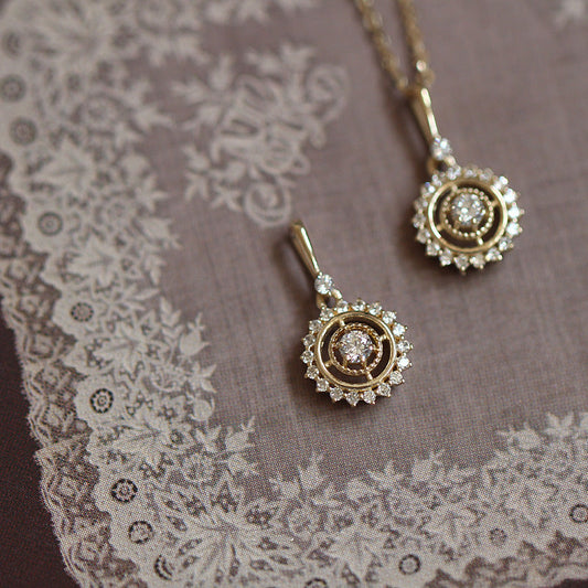 Romantic Gold Necklace for Special Moments