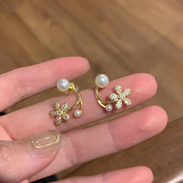 Stunning Pearl Earring for Daily Wear