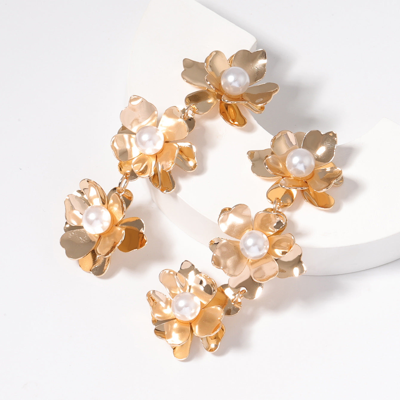 Classic Pearl Earring with Timeless Appeal