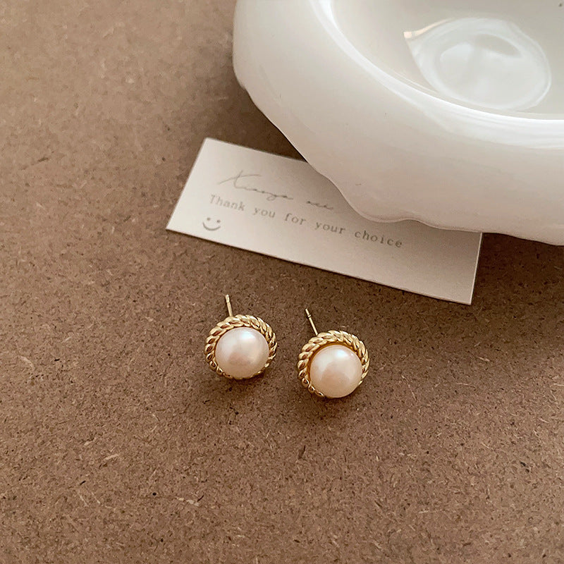 Charming Pearl Earring for Any Occasion