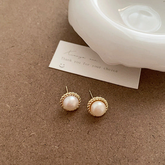 Charming Pearl Earring for Any Occasion