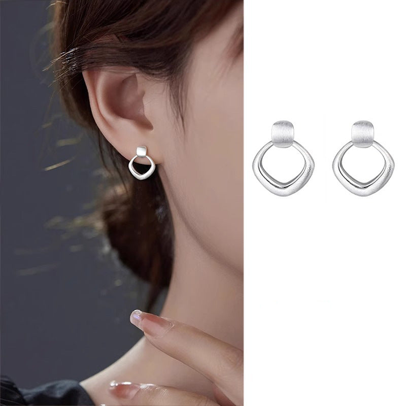 Charming Earring for Any Occasion