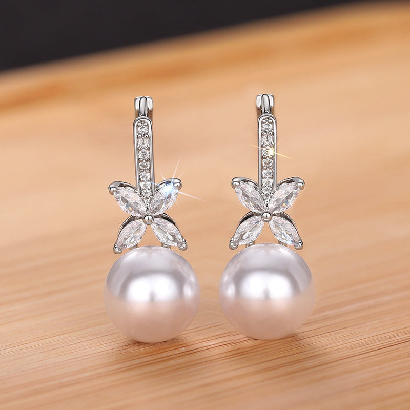 Charming Pearl Earring for Any Occasion