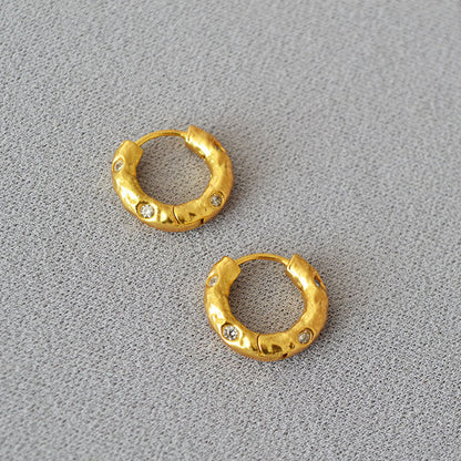 Beautiful Gold Earring with Unique Style