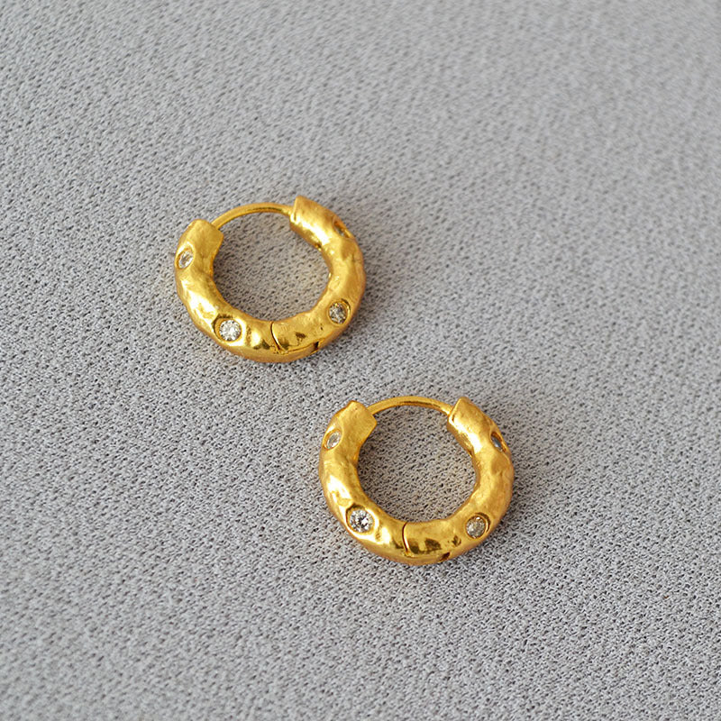 Beautiful Gold Earring with Unique Style