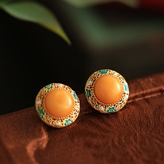 Classic Gold Earring with Timeless Appeal
