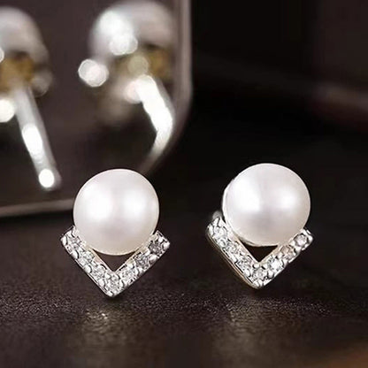Charming Pearl Earring for Any Occasion