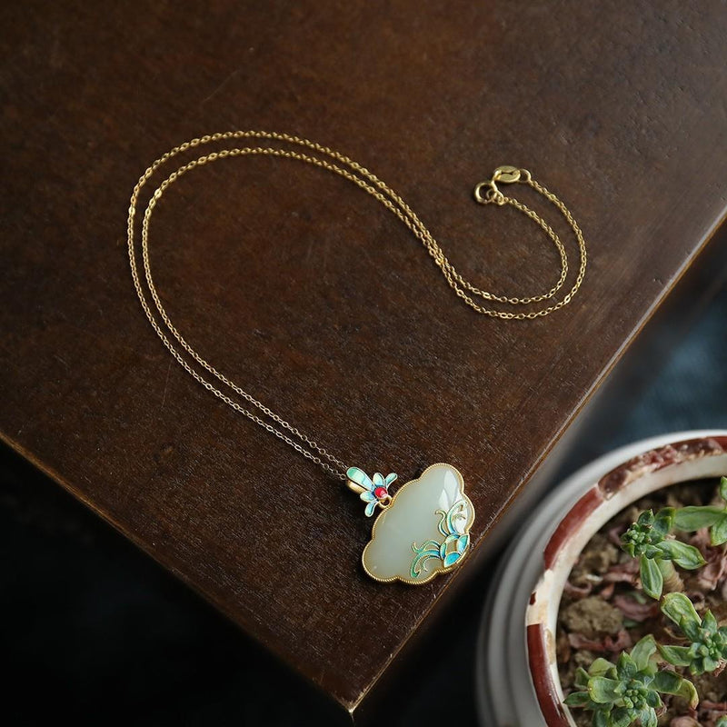 Beautiful Gold Necklace with Unique Style