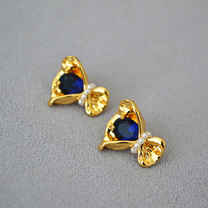 Charming Gold Earring for Any Occasion