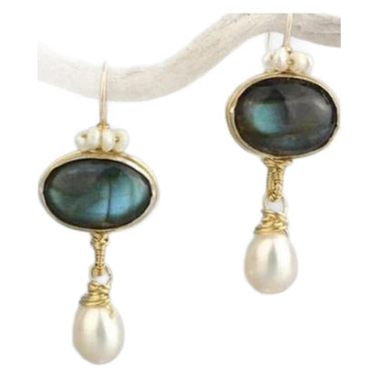 Charming Gold Earring for Any Occasion