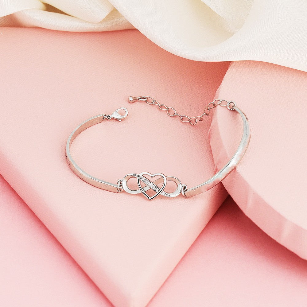 Charming Gold Bracelet for Any Occasion