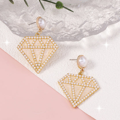 Charming Pearl Earring for Any Occasion