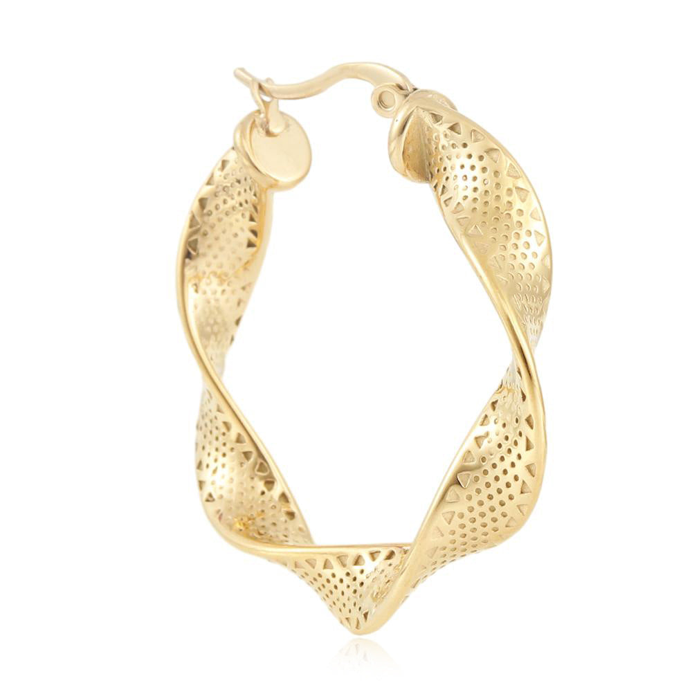 Classic Gold Earring with Timeless Appeal