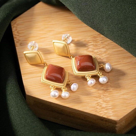 Classic Gold Earring with Timeless Appeal