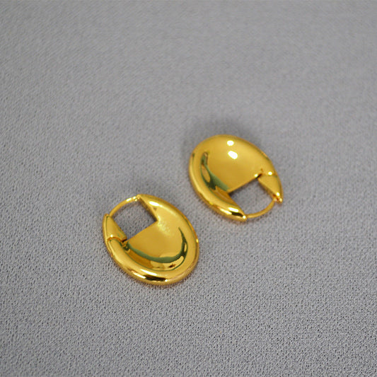 Classic Gold Earring with Timeless Appeal