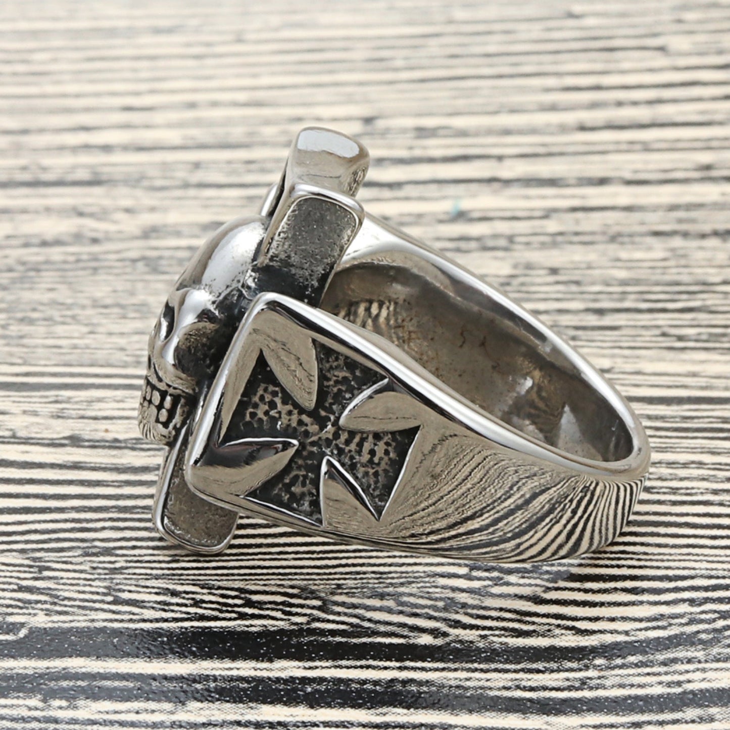 Classic Ring with Timeless Appeal