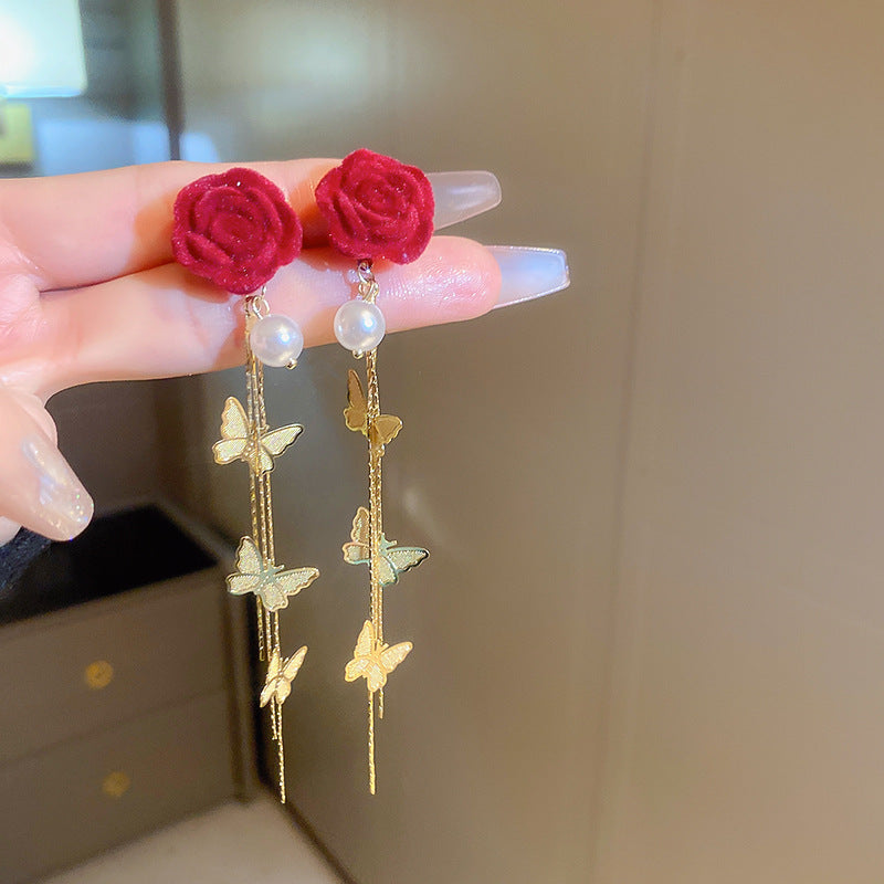 Beautiful Pearl Earring with Unique Style