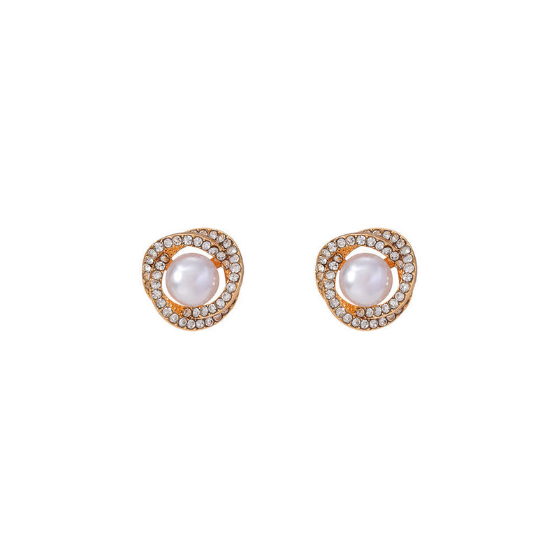 Classic Pearl Earring with Timeless Appeal