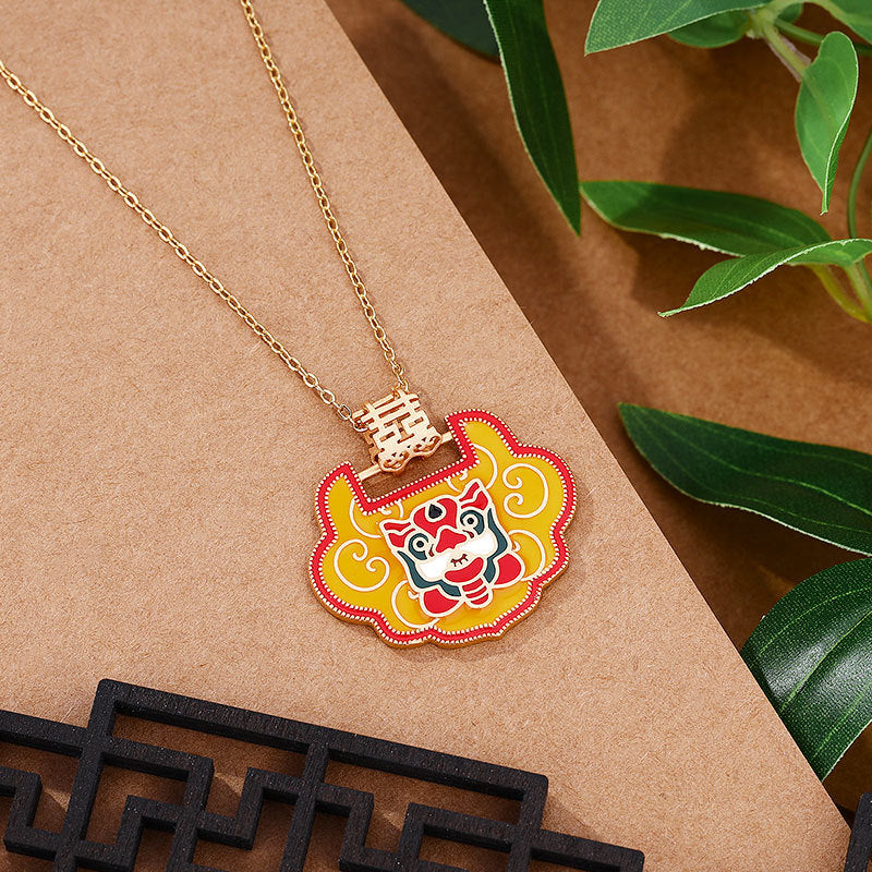 Beautiful Gold Necklace with Unique Style