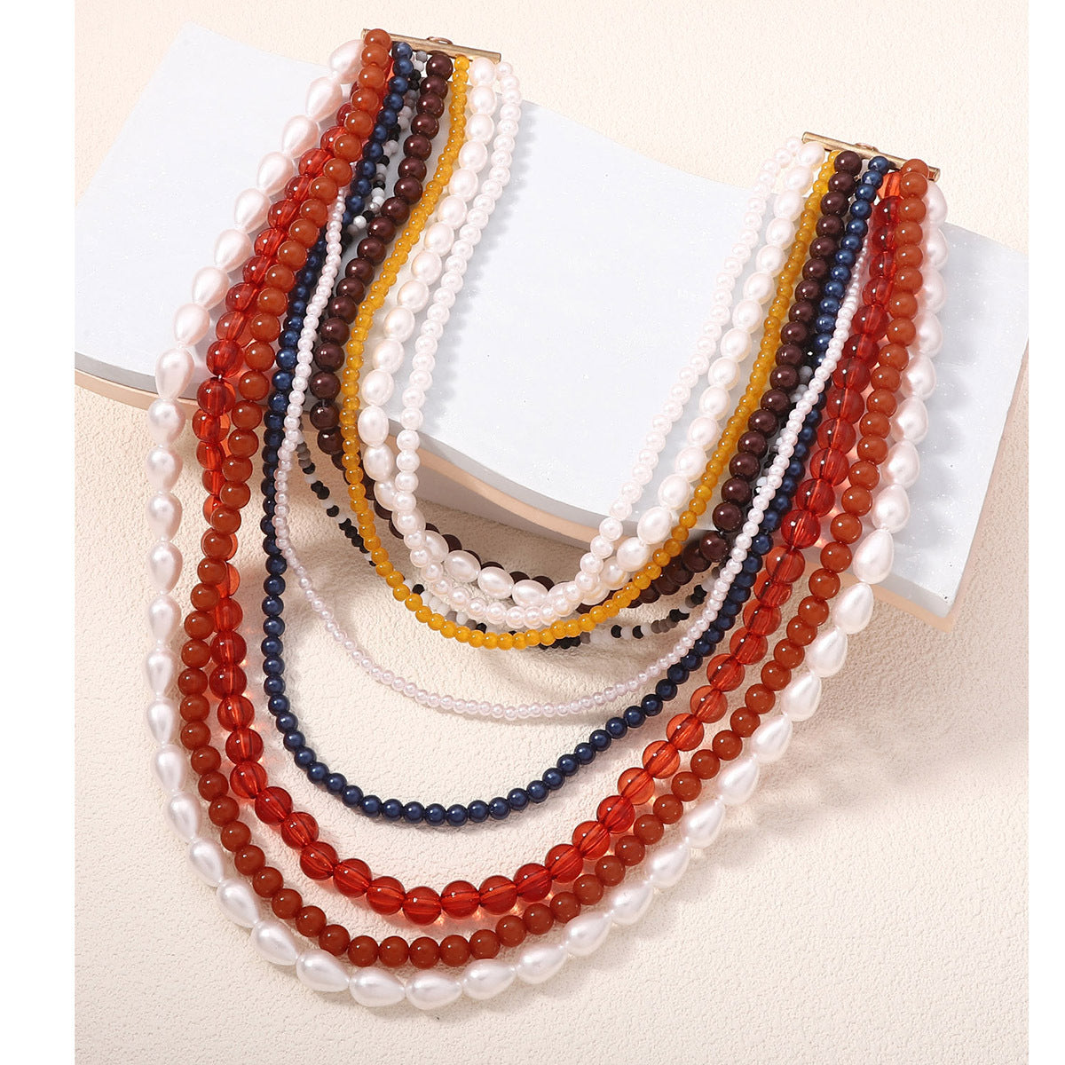 Classic Pearl Necklace with Timeless Appeal