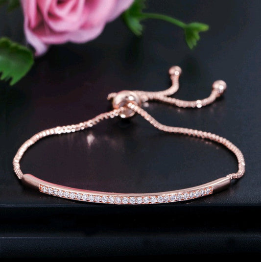 Romantic Gold Bracelet for Special Moments