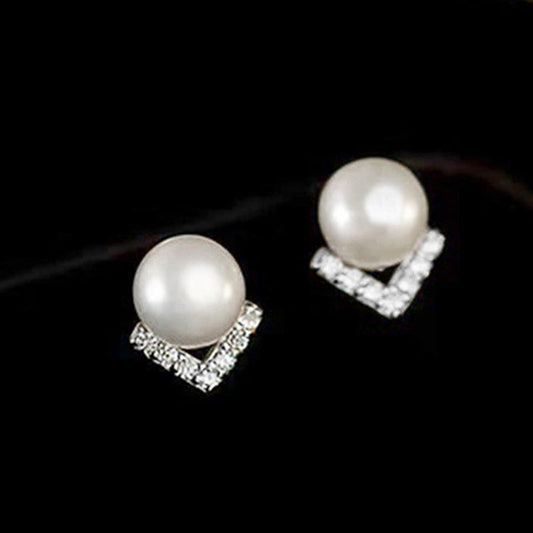 Charming Pearl Earring for Any Occasion