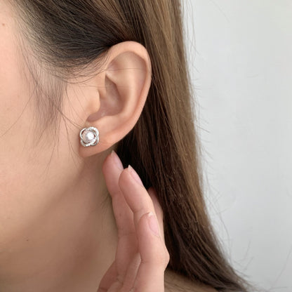 Classic Pearl Earring with Timeless Appeal
