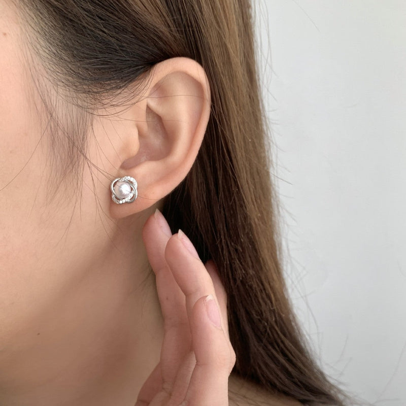 Classic Pearl Earring with Timeless Appeal