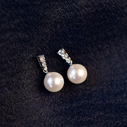 Stunning Pearl Earring for Daily Wear