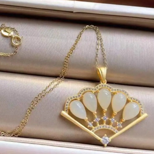 Romantic Silver Necklace for Special Moments