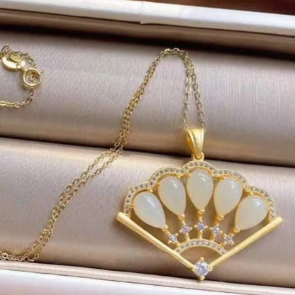 Romantic Silver Necklace for Special Moments