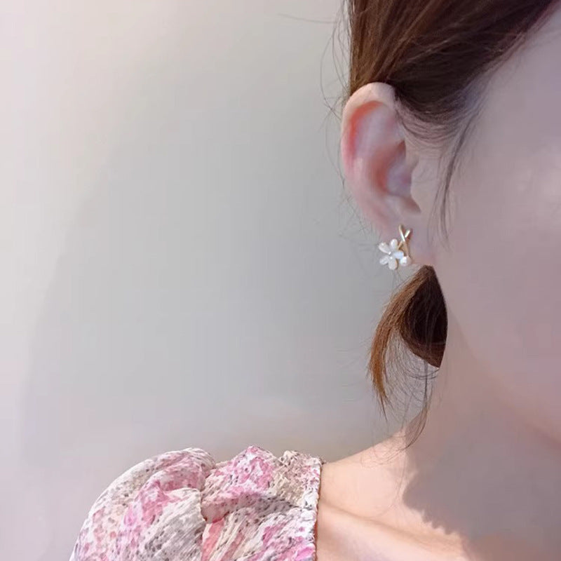 Classic Pearl Earring with Timeless Appeal