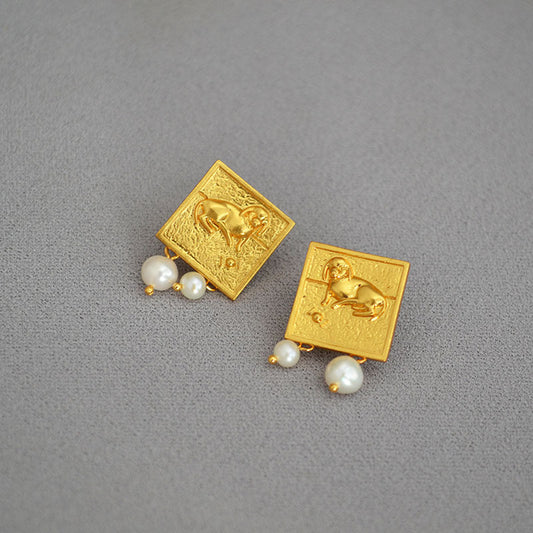 Charming Gold Earring for Any Occasion