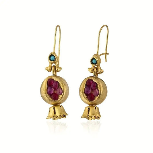 Charming Gold Earring for Any Occasion