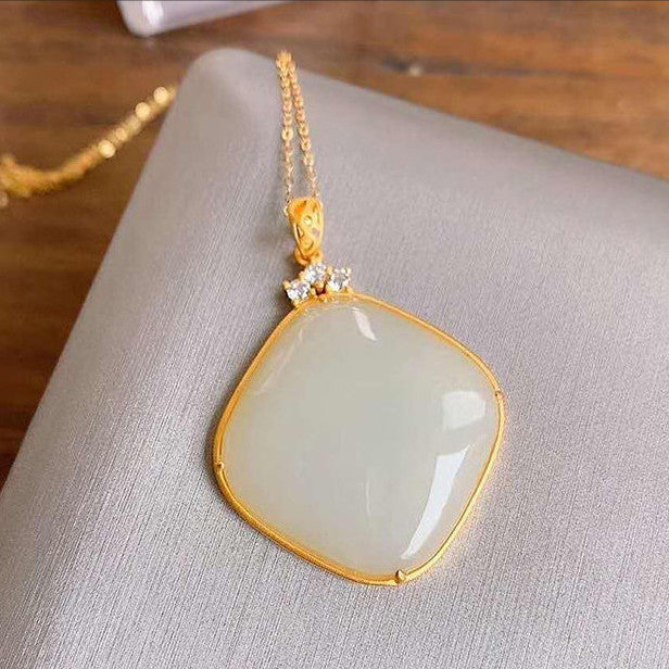 Beautiful Gold Necklace with Unique Style