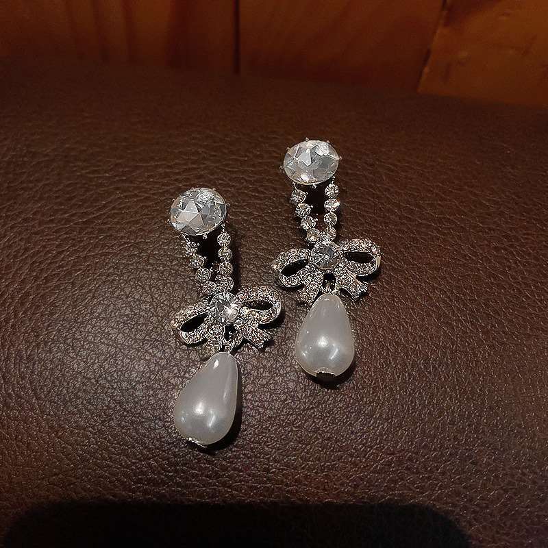 Classic Pearl Earring with Timeless Appeal