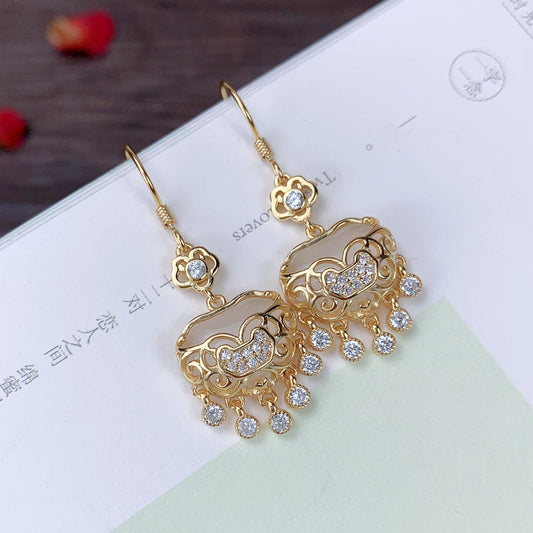 Charming Gold Earring for Any Occasion